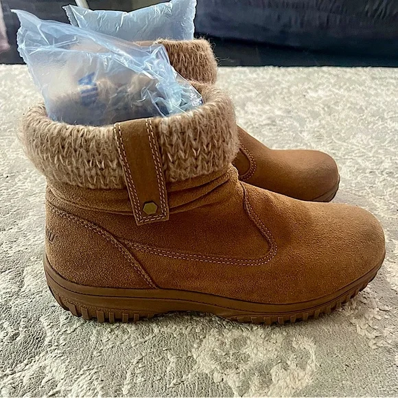 Khombu Laura Suede Leather Boots with Knit Trim in Chestnut Brown - Picture 6 of 16